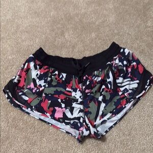 Lululemon Athletica Hottie Hot 2.5” Shorts